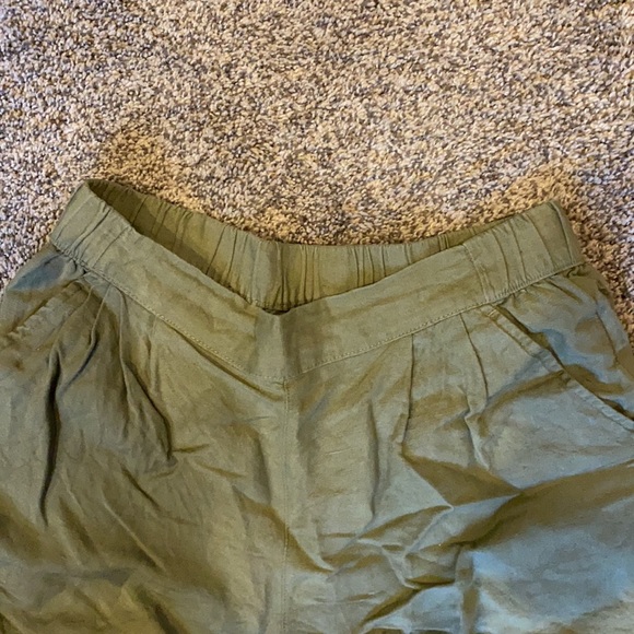 Green shorts - Picture 3 of 7